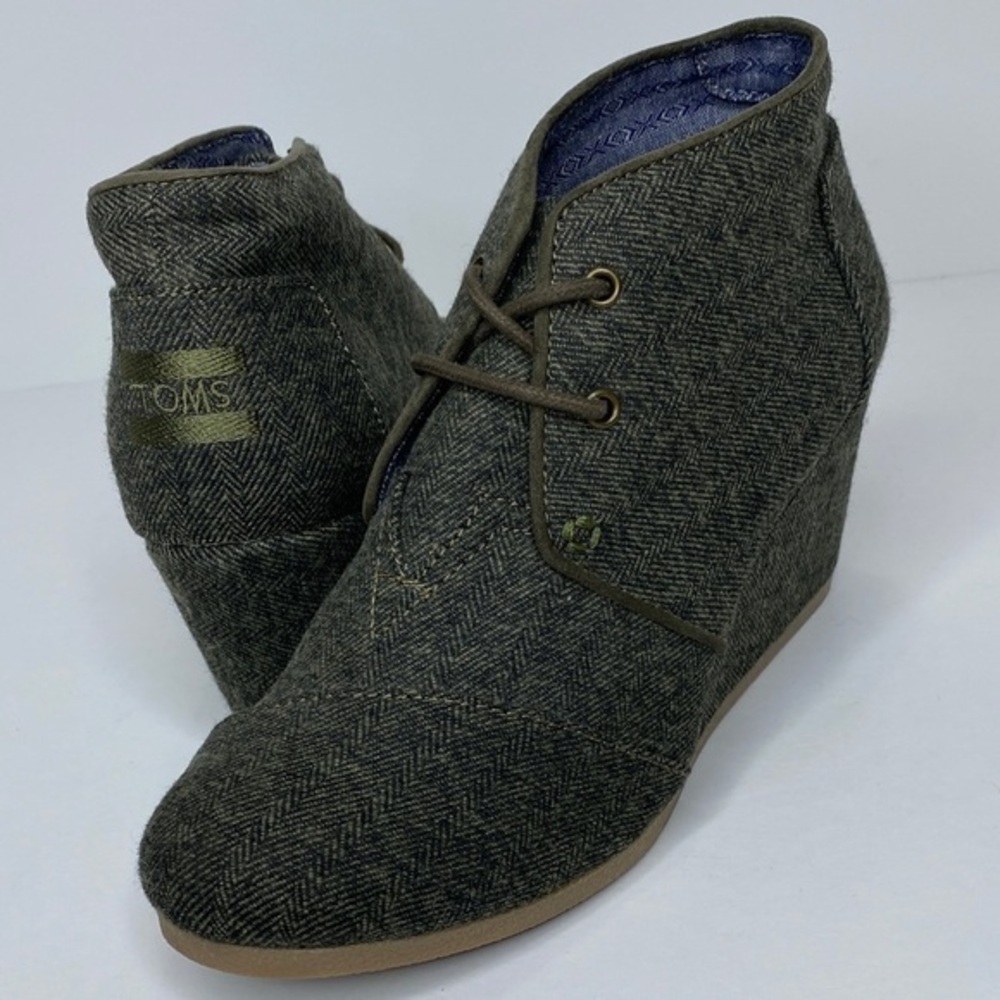 Women's TOMS Herringbone Wedge size 6.5